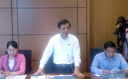 រដ្ឋសភាបានពិភាគ្សាតាមក្រុមស្ដីពីគំរោងច្បាប់ប្រាក់បង់ថ្លៃសេវ៉ា